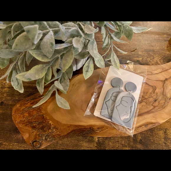 Handmade Abstract Face Clay Polymer Earrings-Grey - Picture 7 of 7